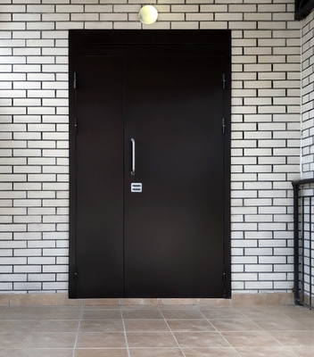 Подъездная дверь с кодовым замком Подъездная дверь с кодовым замком