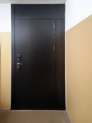 Дверь в тамбурное помещение